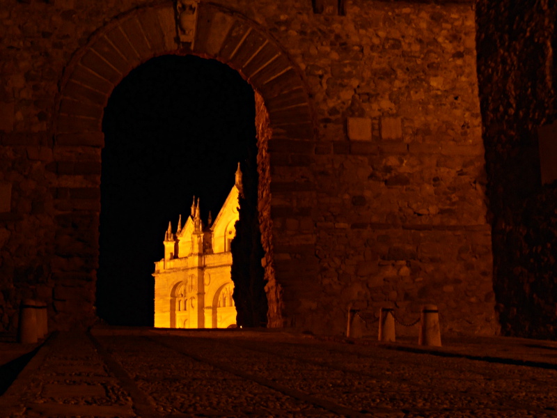 [Arco de los Gigantes a Antequera.]