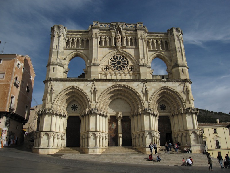 [Facciata neogotica della cattedrale di Cuenca]