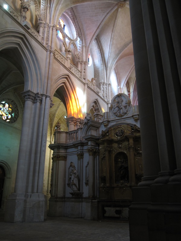 [Navata della Cattedrale gotica di Cuenca]