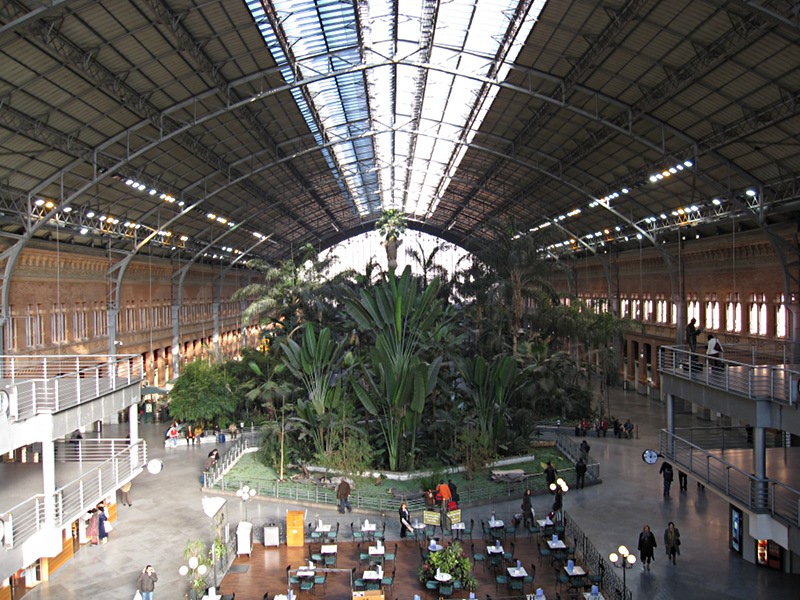 [L'interno della stazione di Madrid Atocha]