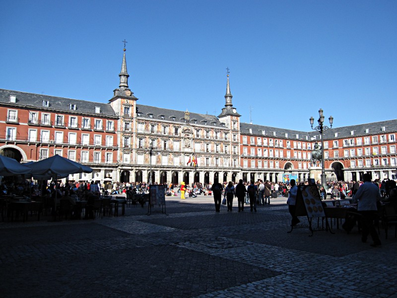 [Plaza Major a Madrid]