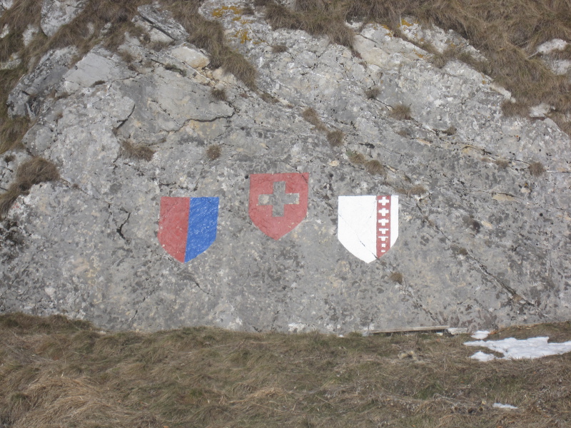 [Murale con stemmi sul Monte Generoso]