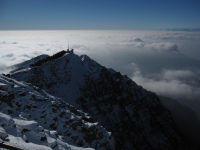 [L'osservatorio del Monte Generoso visto dalla vetta]
