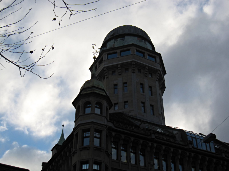 [Cupola dell'osservatorio Urania di Zurigo.]