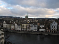 [Vista del campanile della Predigher Kirche e dell'ETH di Zurigo]