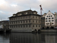 [Vecchia Rathaus (municipio) di Zurigo sul Limmat]