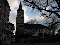 [Vista della St. Peterskirche a Zurigo.]