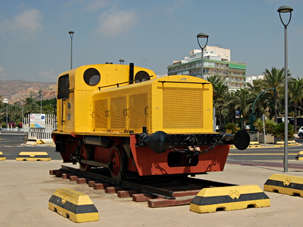[Locomotiva Diesel Deutz nº9528 utilizzata dall'autorità portuale
di Almería tra gli anni Venti e gli anni Sessanta.  Almería, 24 agosto
2018.]