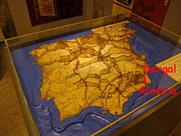 [Mappa altimetrica  della rete  ferroviaria spagnola esposta  al Museo
del Ferrocarril di Madrid Delicias.  Madrid, 23 novembre 2013.]