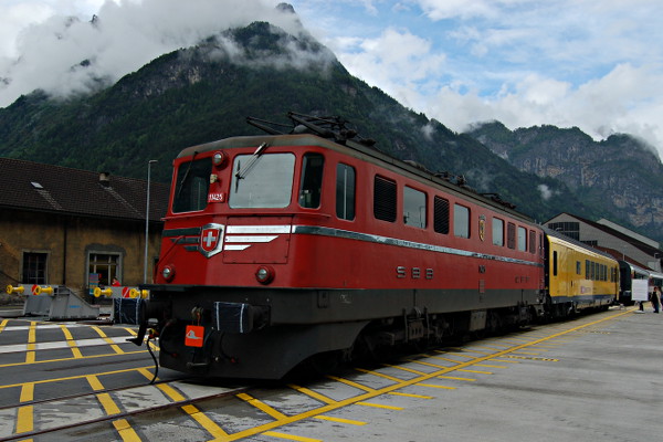 [Locomotiva elettrica Ae 6/6 11425 «Genève» (Erstfeld, 4 giugno 2016)]