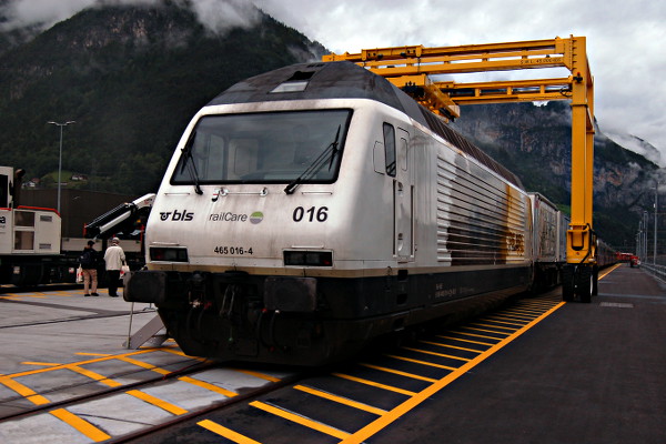[Locomotiva elettrica Re 465.016 (Erstfeld, 4 giugno 2016)]