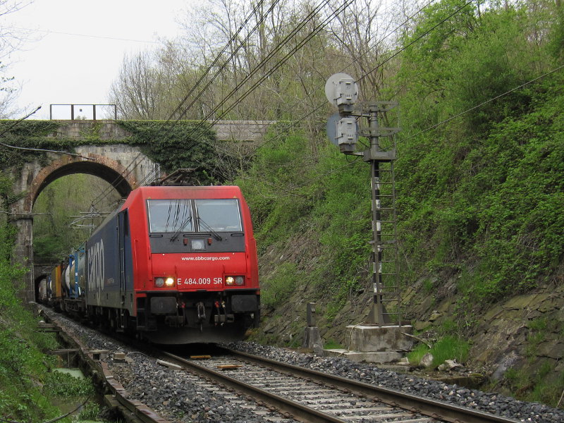 [Re 484 con treno merci]