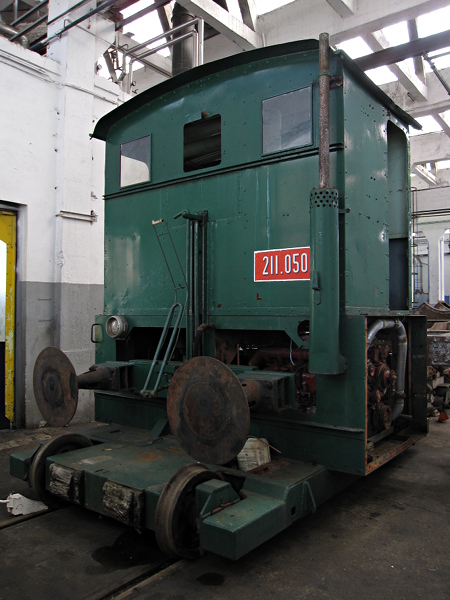 [Automotore 211.050
"sogliola" nell'officina media di Milano Smistamento]