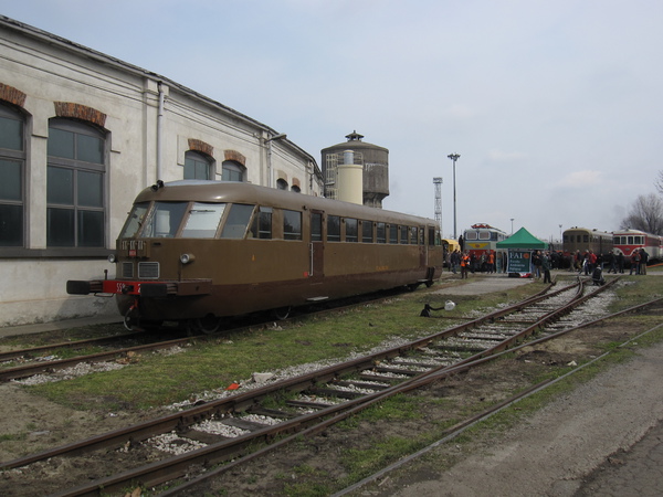 [Automotrice diesel
ALn 556.2331 di produzione Breda a Milano Smistamento]