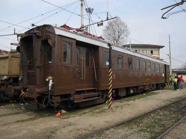 [Automotrice elettrica
E623.626 "Varesina" mista di prima e seconda classe a Milano
Smistamento]