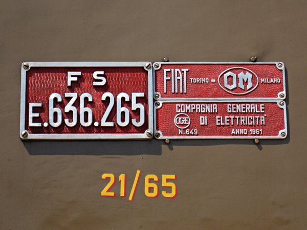 [Targhe della locomotiva  elettrica FS E636.265 (FIAT,  OM, CGE 1961).
La Spezia, 4 giugno 2011.]
