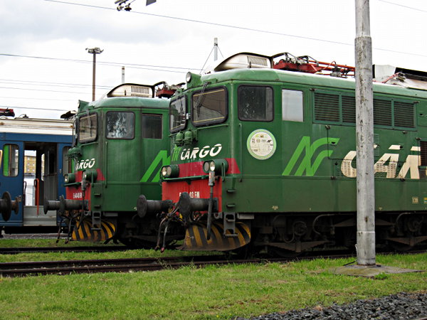 [Locomotive
elettriche E640-08 ed E640-03 di NordCargo in sosta a Novate
Milanese]