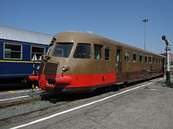 [Storica
automotrice leggera Diesel ALn 772.1003 "littorina" di
costruzione Fiat a Torino Smistamento (25 aprile 2013)]