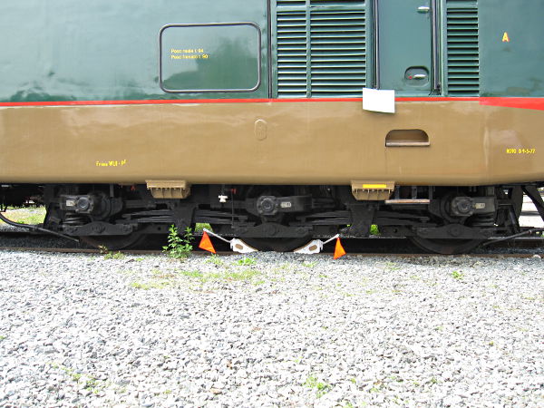 [Dettaglio del
carrello a tre assi della locomotiva Diesel-elettrica sperimentale FS
D461.1001 esposta a Torino Smistamento (25 aprile 2013)]