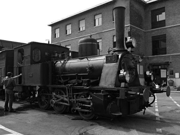 [Locomotiva T 3 del Museo Ferroviario
Piemontese esposta durante il porte aperte a Torino Smistamento (25
aprile 2013)]