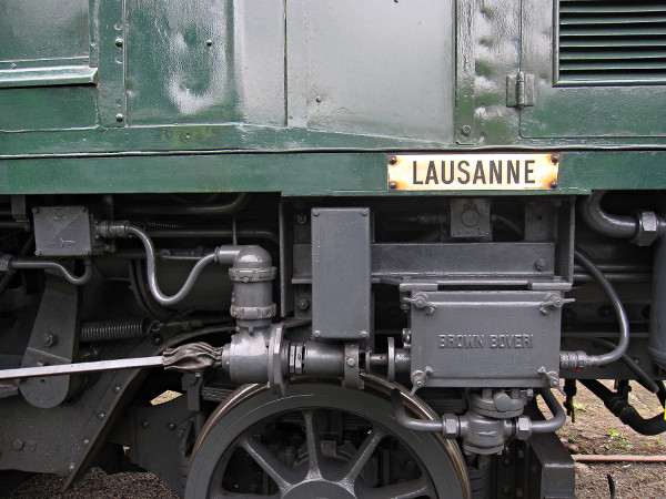 [Particolare
della locomotiva Ae 4/7 10987: albero derivato da un asse di trazione,
utilizzato collegato a diversi dispositivi elettromeccanici
(tachigrafo, ungibordo, uomo morto)]