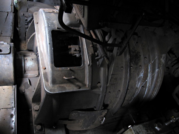 [Motore elettrico
di trazione della locomotiva Ae 4/7 10987.  È di tipo universale, con
collettore a spazzole.]