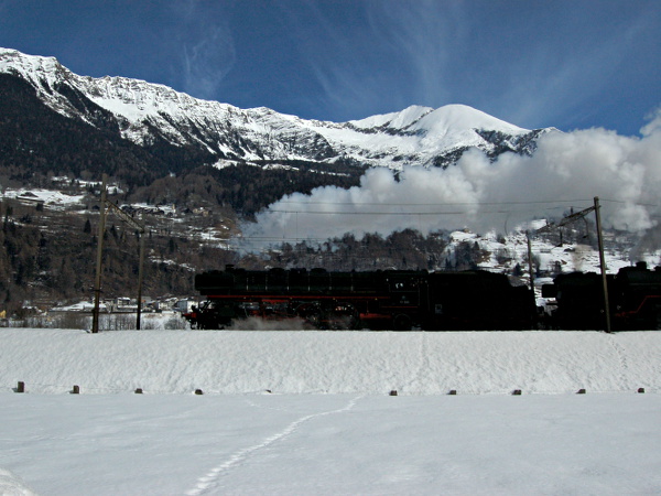 [Locomotiva a vapore Br. 01 202 in transito presso Ambrì (7 marzo
2015)]